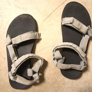 Original universal Tevas